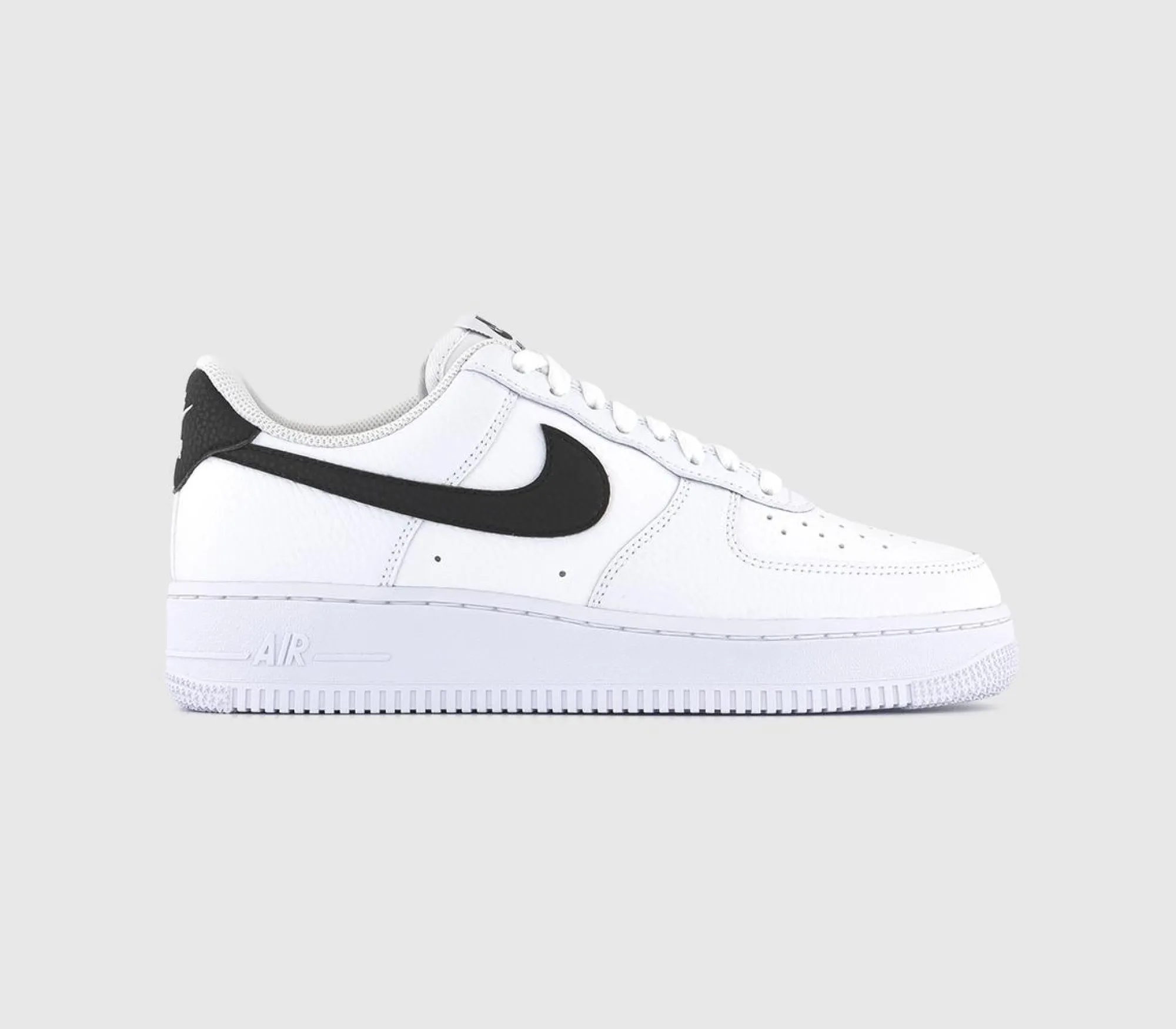 Nike Air Force 1 07 Trainers-Men Classic Trainers