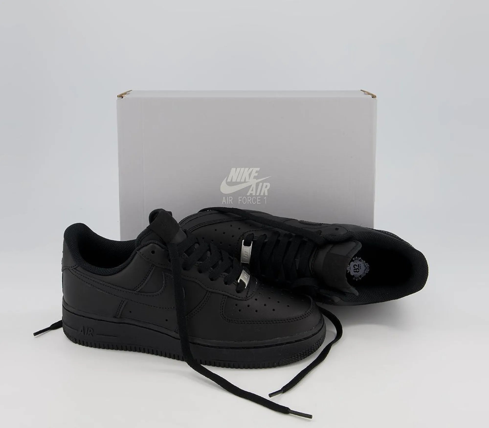 Nike Air Force 1 07 Trainers-Women Classic Trainers